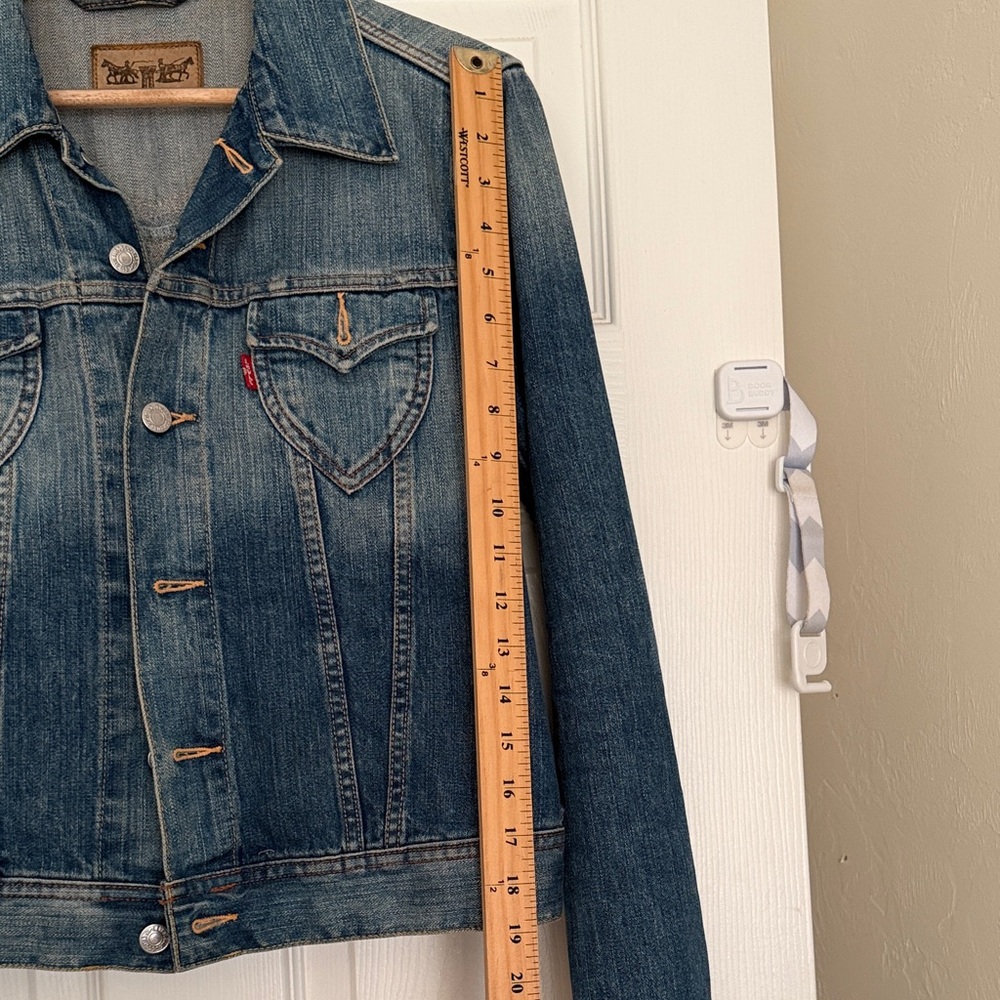 Levi's Women's Classic Blue Jean Jacket - Picture 9 of 9